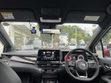視界広々で運転しやすいインパネ