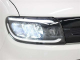 LEDヘッドライトには、対向車のヘッドランプなど前方の明るさを検知し、ハイビームとロービームを自動で切り替えるオートハイビーム(AHB)が装着されています。