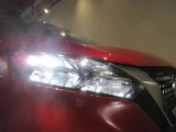 高輝度LEDヘッドライトを装備しているので.雨天などの悪天候や夜間走行も安心して運転できます!良好な視界を確保できるうえ消費電力も抑えられます