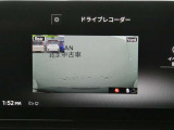 メーカーオプションの前後ドライブレコーダー付きです。
