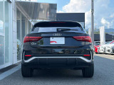 スッキリとさわやかにまとめられたテールデザインは、駐車場で後ろ側から車に接近するときQ3所有の喜びと後続車のドライバーにアウディ車への好印象を与えます。