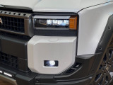 【LEDヘッドライト】悪天候や夜間走行時も良好な視界を確保し安心して運転できる高輝度LEDヘッドライトを装備!点灯速度が早く、消費電力も抑えられています。