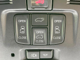 【両側パワースライドドア】スマートキーや運転席のスイッチで後席両側スライドドアの開閉が可能♪電動だから力を入れてドアを開ける必要が無く、小さなお子様でも簡単に開け閉めでき快適です♪