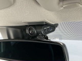 いくら安全運転をしていても、事故に巻き込まれることもあります。万が一の時に証拠として使えるフロント+車室内ドライブレコーダーがついてます♪