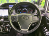 【純正革巻きステアリング】上質な革を使用することで、手にしっかり馴染みとても運転しやすいハンドルです♪