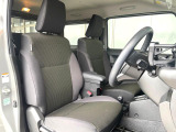 運転席シート廻りは使用感も少なく、良好な状態となっています。前オーナー様が丁寧に使っていたことがよくわかりますね。