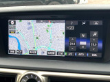 【メーカー純正ナビ】インテリアに溶け込むスタイリッシュな「専用設計」メーカーナビを装備♪視認性や操作性など基本性能にも優れ、より上質なカーライフをお楽しみいただけます。