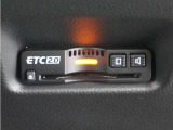 ◆ETC2.0◆進化したドライブ体験。料金収受システムだけだったETCが生まれ変わって、高速道路を賢く使うETC2.0に進化しました。多彩な情報サービスが便利で快適なドライブ体験を提供します。