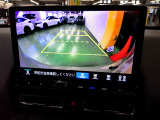 バックカメラの画像です。ガイドラインがスムースな車庫入れをサポートいたします。車庫入れの安心感がアップしますね。