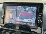 [アラウンドビューモニター]車両を上から見たようなカメラで周りの障害物などが一目瞭然!駐車が苦手な方でも、らくらく駐車♪