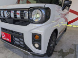 暗闇でも前方をくっきりと照らしてくれるライトです。夜の運転でも安心ですね。