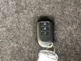 スマートキーをポケットやカバンに入れておくだけでドアの施錠・開錠やエンジンスタートの操作が簡単です!