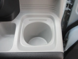 運転席右側のドリンクホルダーです。