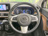 インテリアに合わせたデザインのステアリングは、運転される方のことも考え、運転しやすい形状、大きさです。是非一度、実際に触ってお確かめください。
