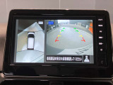 前後左右4つのカメラで、上から見たような映像をお届け、駐車時も安心、アラウンドビューモニター付(肉眼では確認し辛い左前の映像に切り替えることも可能です)。