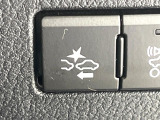 【プリクラッシュセーフティ】前方の車両等を検知し、衝突しそうな時は警報で注意を促し、ブレーキを踏む力をサポート。ブレーキを踏めなかった場合は衝突被害軽減ブレーキが作動、衝突回避をサポートします。
