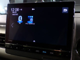 CD、DVD、Bluetooth、AM、FM、スマートフォン接続ができます。