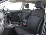 長時間の運転も疲れにくいフロントシート!体をしっかり支えてくれて運転がしやすい形状です!