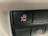 スライドドアは両手がふさがっていても、ボタンを押すだけでカンタンにオート開閉、インテリジェントキーからも操作できます。