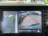 画像の左側は運転席から見ることのできないフロント左側を映している画像です、狭い道や幅寄せ時に便利です。