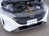 納車以降、お車のメンテナンスは自宅近所の日産サービス拠点にて承ります。専門の教育を受けたサービスフロント&メカニックが無料1ヶ月点検から法定/車検整備、万一の故障・不具合の修理まで全て担当いたします。