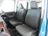 ◆運転席・助手席◆室内は、シートクリーニングや各部の徹底した清掃を実施し、消臭・除菌処理を行っています。しかも、全ての差上で天然成分の薬剤にこだわり安心・安全へも配慮しています。