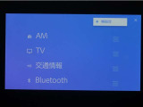ディスプレイオーディオを装備。スマートフォンと車を繋ぐことで、これまでのナビに加えて色々なサービスが楽しめます。