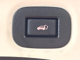 【パワーバックドア】スマートキーや運転席のボタンを押すだけでリアゲートが自動で開閉します!荷物を持っている時や、高い位置にあるバックドアを閉める際に便利な機能です♪
