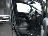 視認性のよいインパネ周りです!操作スイッチやカップホルダーも使いやすい位置に配置されています♪