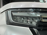 LEDヘッドライトは、点灯の瞬間から最大光量を発揮し、突然暗くなるトンネルなどでの安定感を高めます。