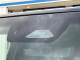 【トヨタセーフティセンス】走行中に前方の車両等を認識し、衝突しそうな時は警報とブレーキで衝突回避と被害軽減をアシスト。より安全にドライブをお楽しみいただけます。
