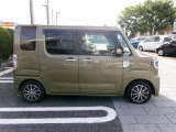 両側パワースライドドア付きだから、狭い駐車スペースなどでの 乗り降りラクラク!小さなお子さまのいるご家庭には嬉しい装備。
