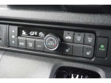 【シートヒーター】エアコンに比べて暖まるスピードが速いので冬でも快適に過ごせます!冷え症で悩まれている方にも◎また、エアコンに比べて車内の空気が乾燥しにくいのも、嬉しいポイントです♪