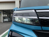 オートライト機能LEDヘッドランプ付きで、大変明るく夜間運転の視界をサポートしてくれます。また夕暮れ時やトンネル走行時にヘッドランプが自動で点灯してくれます。
