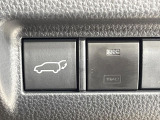 【パワーバックドア】スマートキーや運転席のボタンを押すだけでリアゲートが自動で開閉します!荷物を持っている時や、高い位置にあるバックドアを閉める際に便利な機能です♪