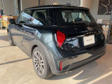 かわいいテールのデザインはほかの車にはない魅力があります。ひと目で&ldquo;MINI&rdquo;とわかるデザインはアナタを虜にしてしまうかもしれません