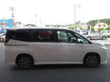 広々とした車内空間に優れた燃費性能。更にデザインも上質で人気のお車です!