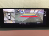 狭い場所での駐車やすれ違いなどでより的確な運転操作に役立つ360&deg;ビューモニターが装備されています。