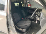 運転席、助手席です。座面も広くゆったりと座れます☆