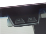 ステレオカメラとソナーセンサーが歩行者や先行車、障害物などのさまざまな情報を的確に捉え、運転者に注意を促したり、緊急ブレーキを作動。多彩な安全機能があなたのドライブをアシストするスマートアシスト付です