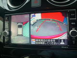 ☆全周囲カメラが駐車をアシスト☆4つの高解像度カメラで車の周囲を撮影!見えにくい死角の駐停車も驚く程に楽々です。バックカメラは、車庫入れの時は勿論、後方の安全確認もできて安心です♪