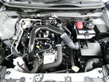 【エンジンルーム】・・・内外装だけでなくこちらもクリーニング済み。 納車までにもう1度しっかり点検いたしますので、安心してお乗りいただけると思います。
