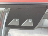 【スマートアシスト】走行中に前方の車両等を認識し、衝突しそうな時は警報とブレーキで衝突回避と被害軽減をアシスト。より安全にドライブをお楽しみいただけます。