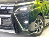 【LEDヘッドライト】悪天候や夜間走行時も良好な視界を確保し安心して運転できる高輝度LEDヘッドライトを装備!点灯速度が早く、消費電力も抑えられています。