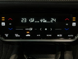 オートエアコンは左右席で独立温度コントロールが可能です。運転席はキンキンに冷やして助手席はマイルドにと言った設定が可能です☆暑さ寒さでケンカすることもなくなりますね♪