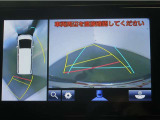 パノラミックビューモニター付きです。車両を上から見た様な映像を画面に表示。運転席からの目視だけでは見にくい、車両周辺の状況をリアルタイムでしっかり確認出来ます。