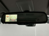 【バックミラー】ミラー鏡面上でアラウンドビューモニターの映像確認できます。
