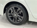 タイヤサイズは215/45R17!純正アルミホイール!残り溝は5ミリ程度です!