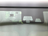 【エマージェンシーブレーキ】走行中に前方の車両等を認識し、衝突しそうな時は警報とブレーキで衝突回避と被害軽減をアシスト。より安全にドライブをお楽しみいただけます。