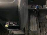 自社整備工場で点検整備をおこなってからお渡ししています。車検が残っている場合は『12ヶ月点検整備』を、車検整備付きの場合は『車検整備』をおこないます。整備費用は車両本体価格に含まれています。